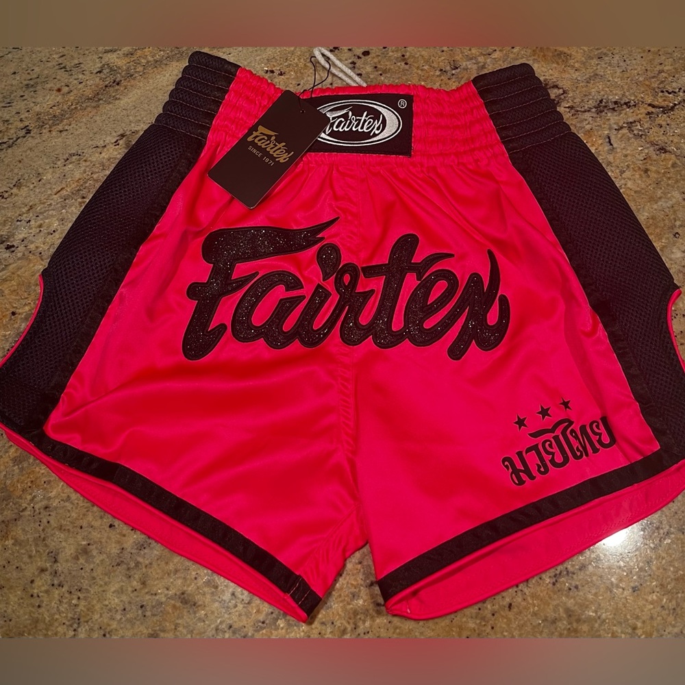 Fairtex Slim cut MUAY Thai shorts NWT-small